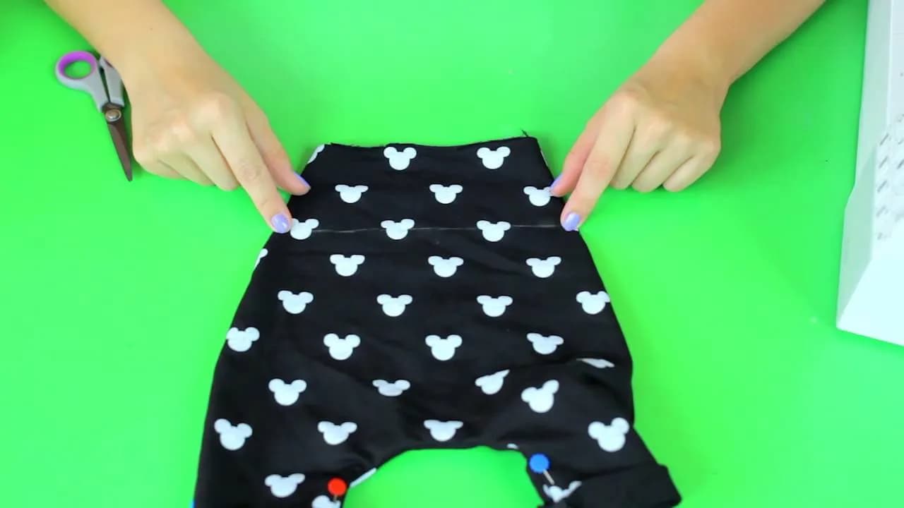 Jak uszyć spodnie dla niemowlaka - proste kroki i praktyczne porady